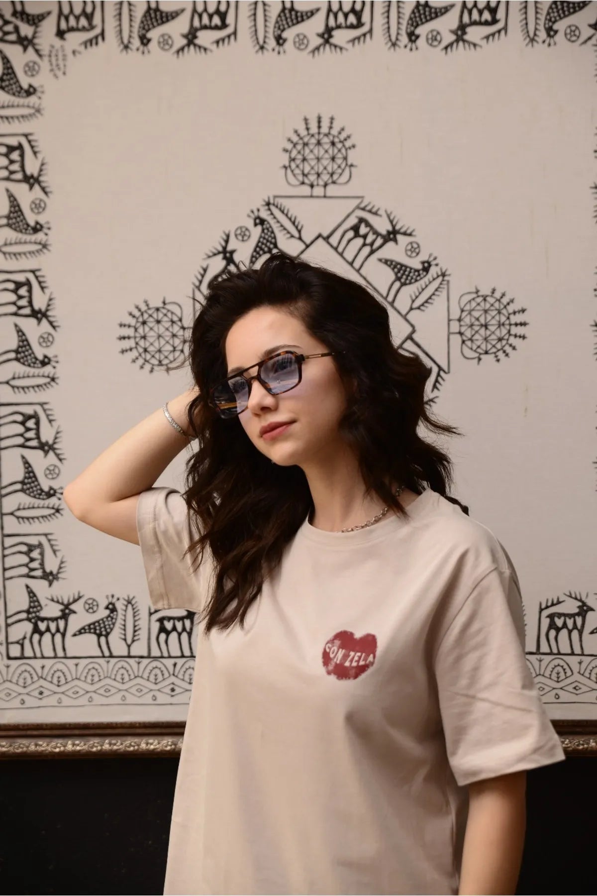 Con Zela Almıla Printed Unisex Oversize Beige T-shirt